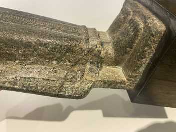 Een Khmer zandstenenen figuur van Boeddha, Thailand, Lopburi periode, 12/14e eeuw